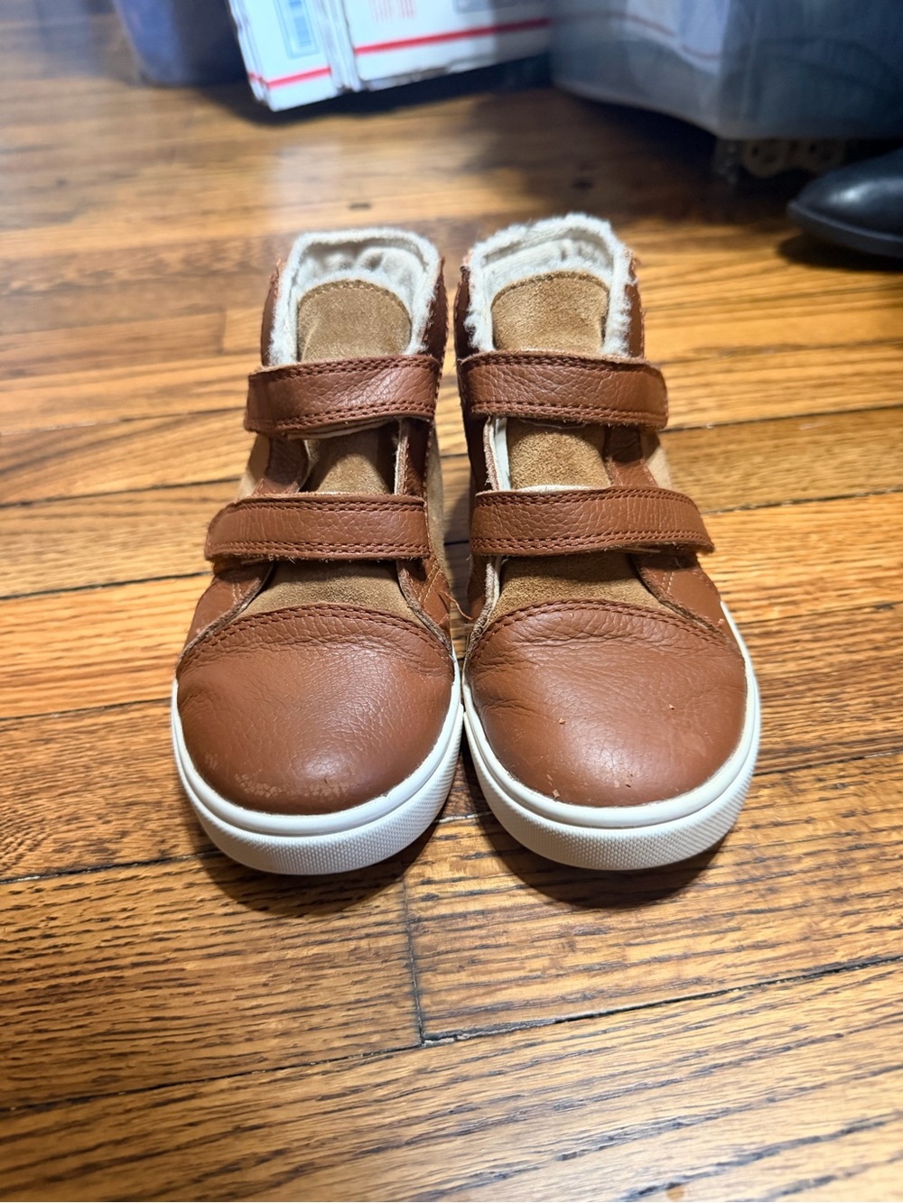 Boys Uggs size 1